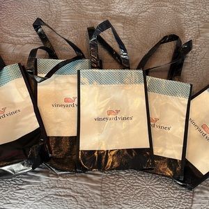 5 Vineyard vines reusable bags